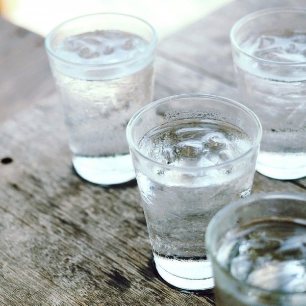 7 tipů, jak vylepšit obyčejnou vodu
